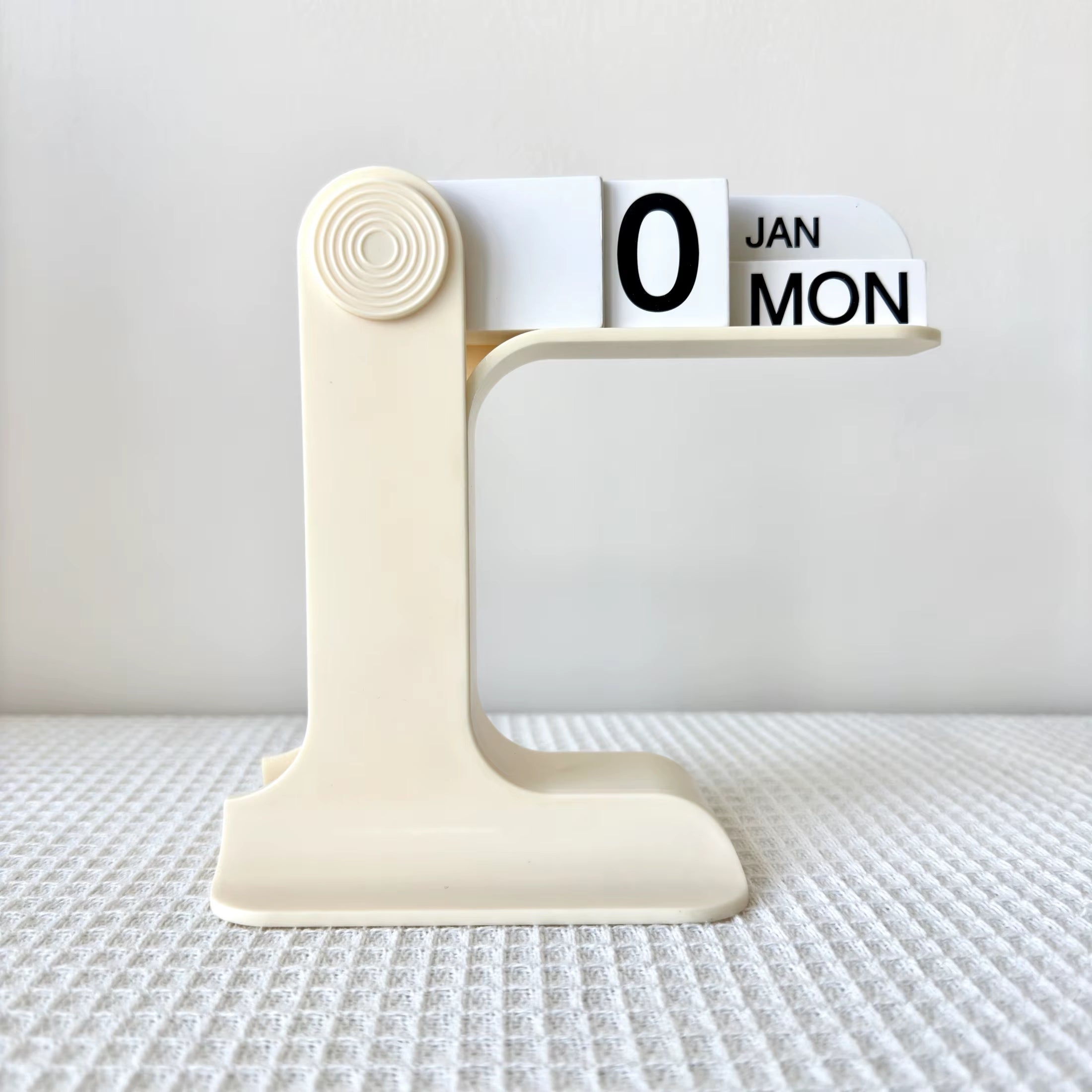 Daily Marker — Minimal Perpetual Desk Calendar